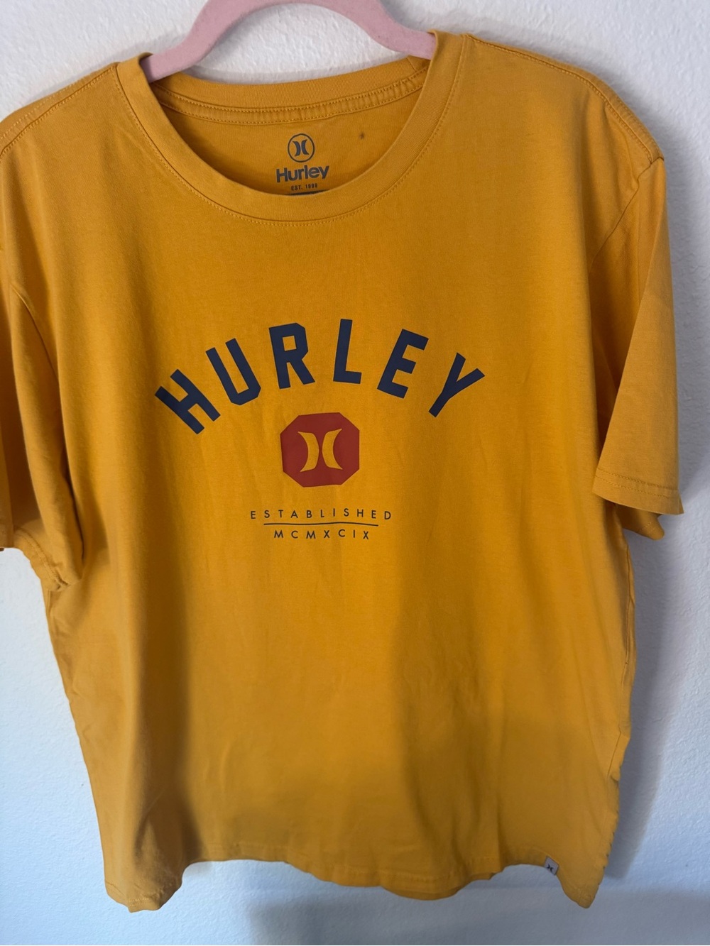 Hurley Men’s Gold Tee Shirt SZ L